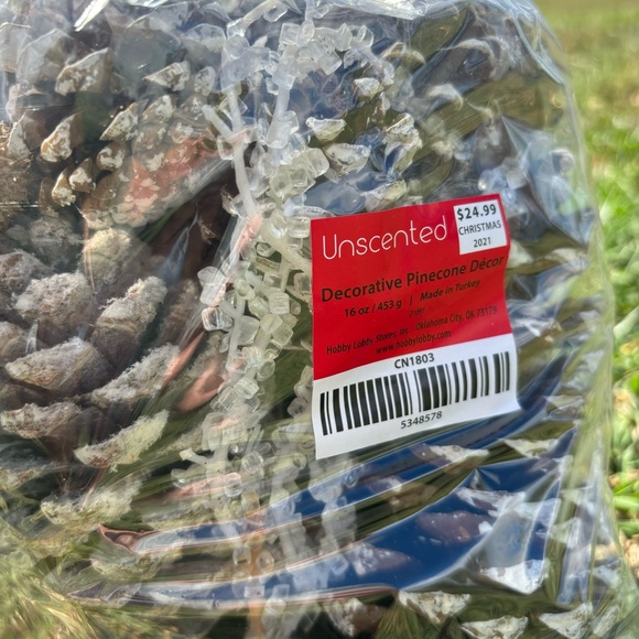 16oz Bag of Unscented Pinecone Decor Mix Holiday Decoration - Picture 2 of 7